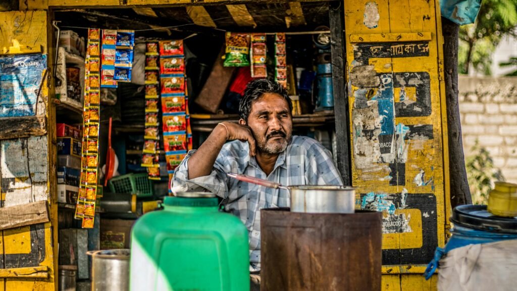 The Unspoken Bond Between Tea Vendors and Their Regular Customers